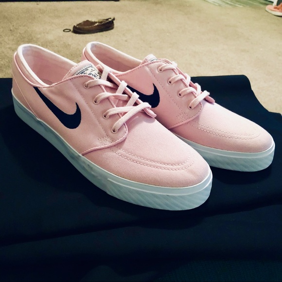 Nike Other - New nike sneakers